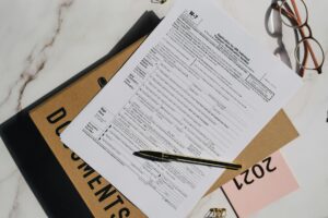 IRS $1,400 Stimulus Check 2025: Who Still Qualifies and How to Claim It — Photo by Leeloo The First on Pexels