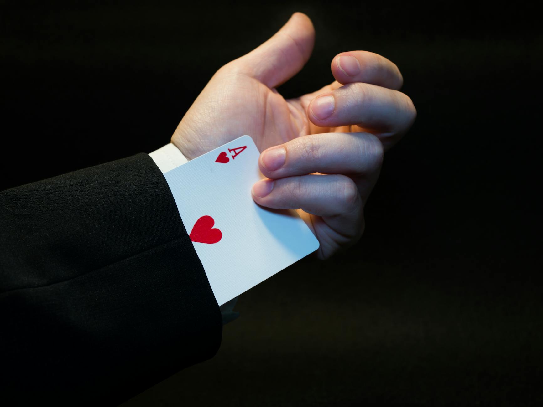 SHOCKING: Chris Sale’s Secret Gambling Empire EXPOSED – Millions Funneled to Criminal Syndicate!