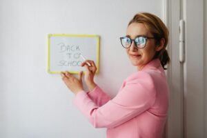 teacher shortage 300000 — Photo by www.kaboompics.com on Pexels