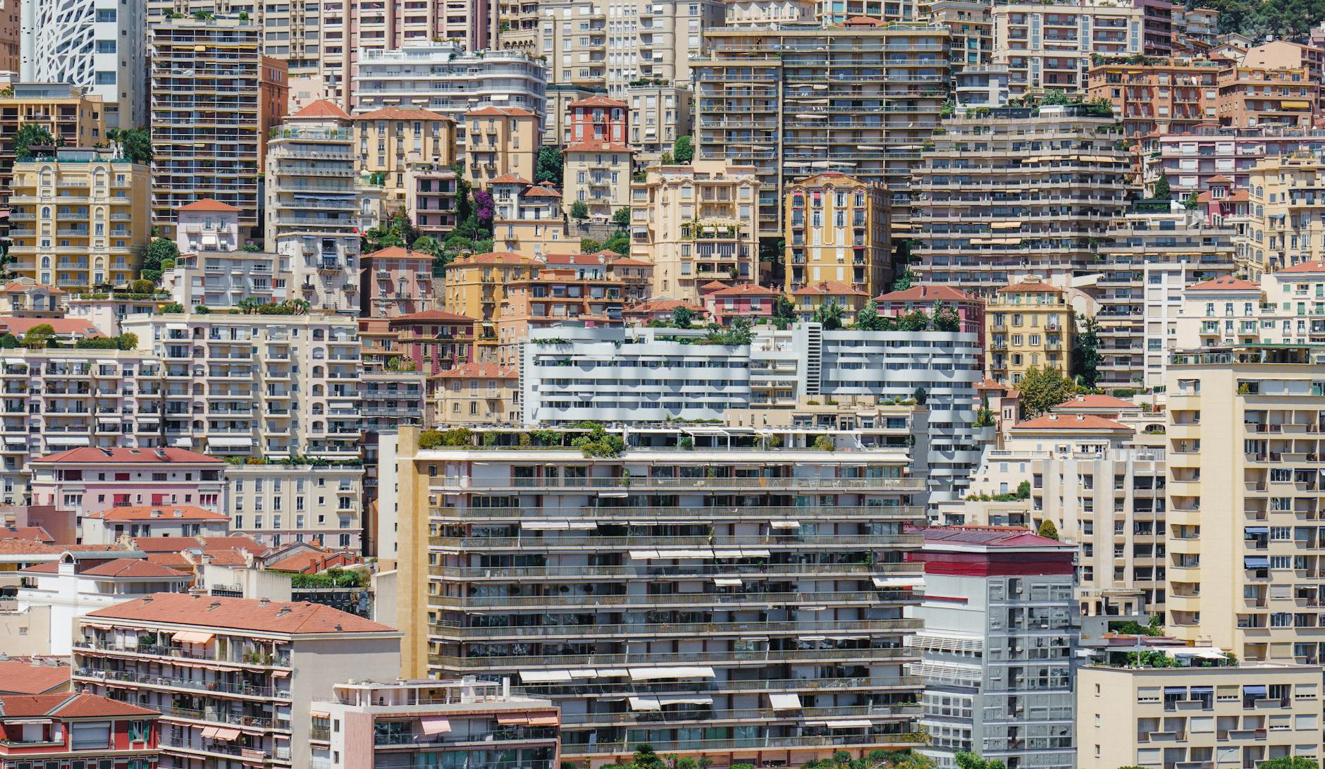 TRENDEDGE EXCLUSIVE: The 14 Cities Where Middle Class Is Completely Dead — Is Yours on the List?
