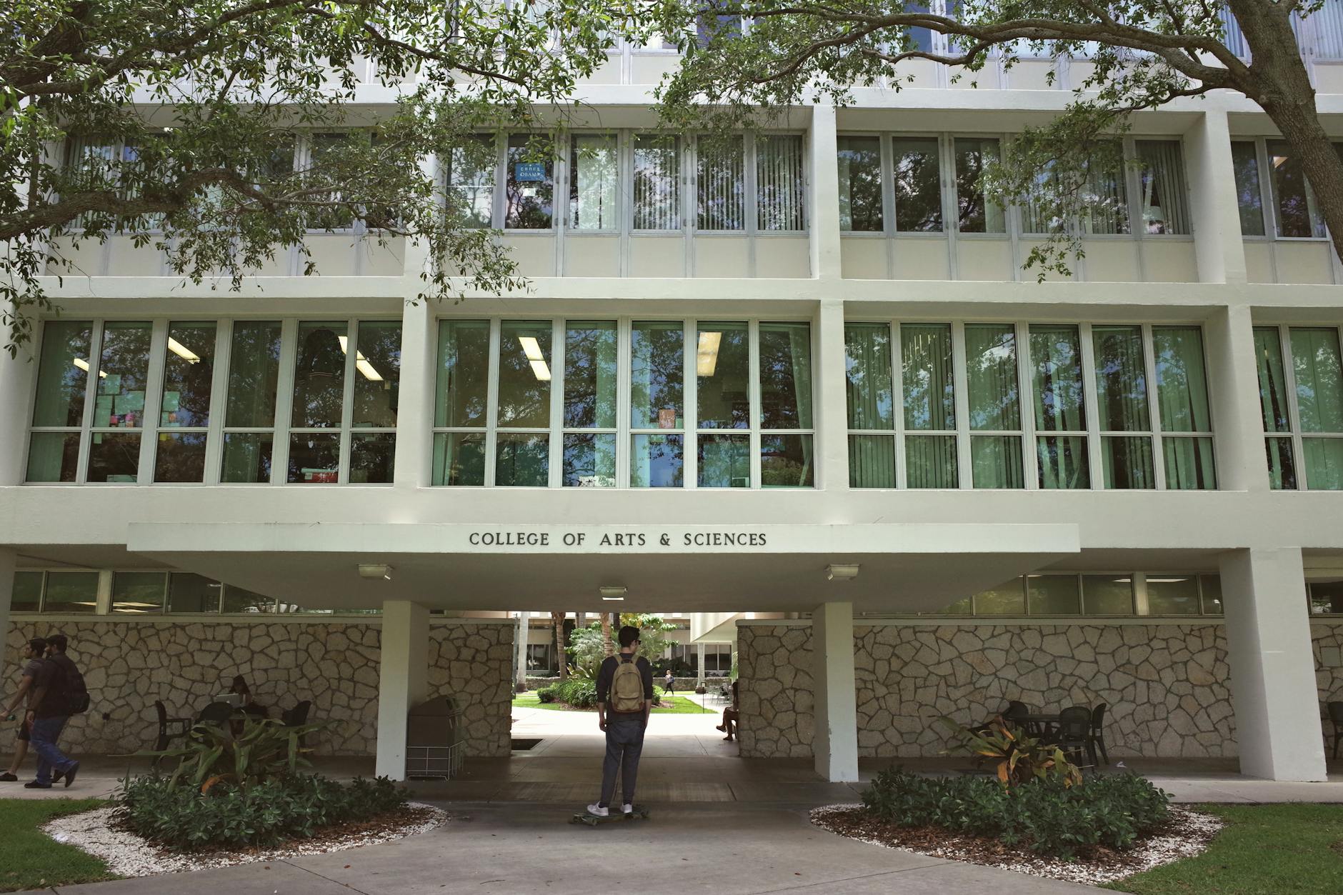 INVESTIGATION: BARD COLLEGE APOS S PRESIDENT TO RETIRE AFTER SCRUTINY OF RELATIO