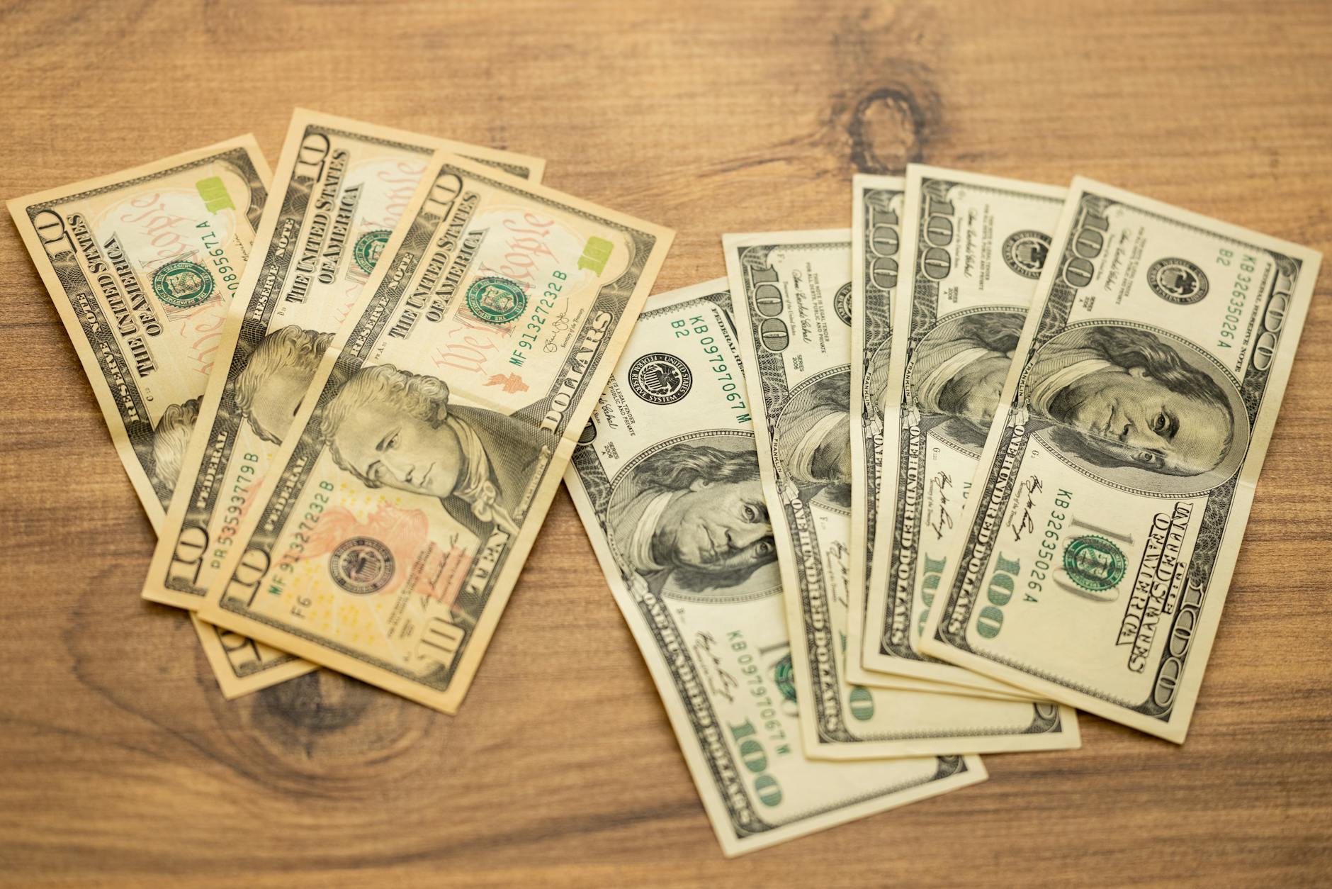 Dollar General vs Dollar Tree 2025: Which Is Actually Cheaper (We Checked 47 Items)