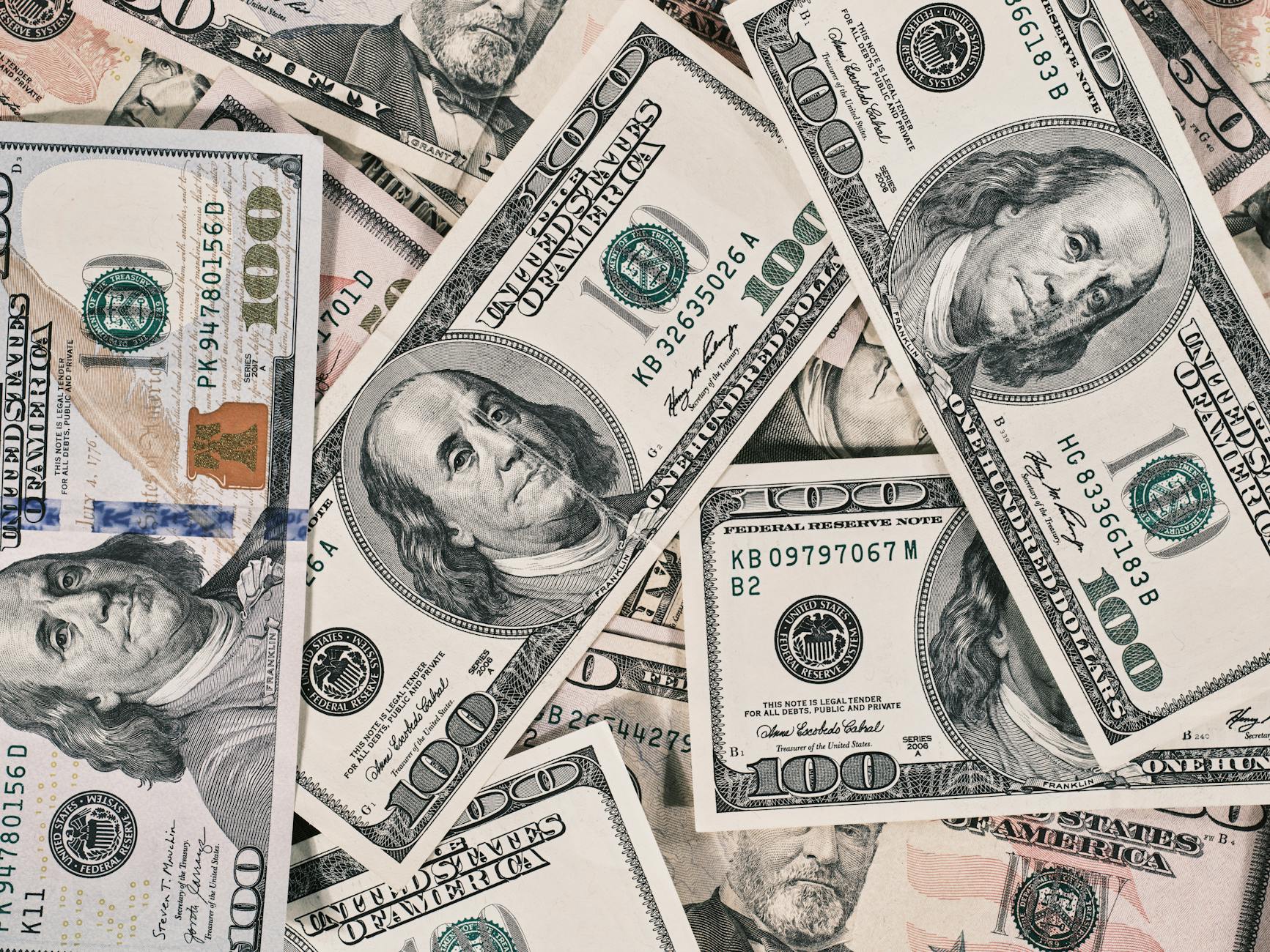 Dollar General vs Dollar Tree 2025: Which Is Actually Cheaper (We Checked 47 Items)