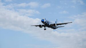 frontier airlines plane — Photo by Wolfgang Weiser on Pexels