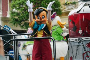 pennsylvania sues character — Photo by John Tekeridis on Pexels