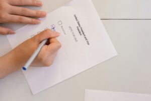 poll republicans — Photo by Mikhail Nilov on Pexels