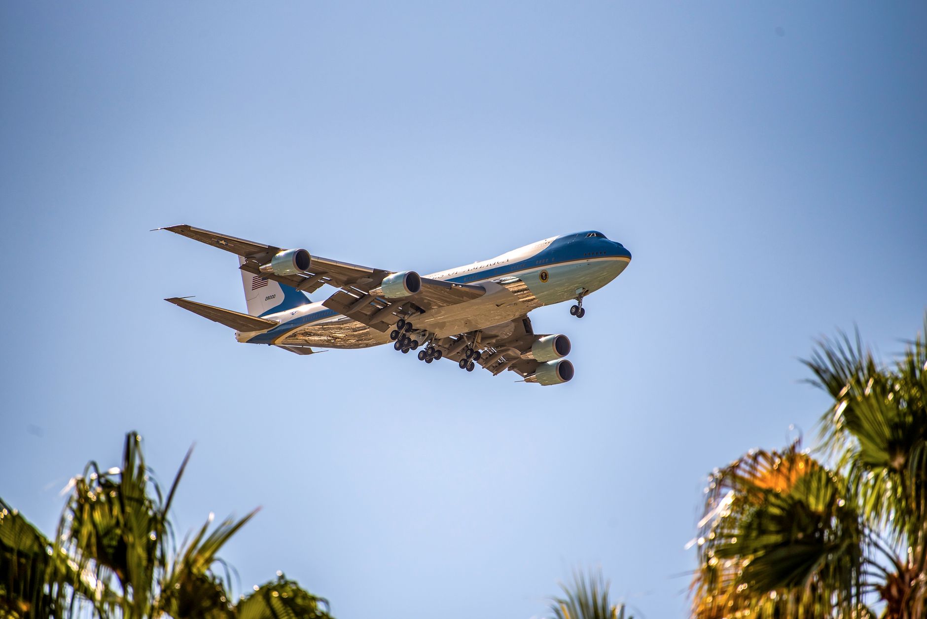 EXPOSED: AIR FORCE ONE  GIFTED TO TRUMP FROM QATAR  ARRIVES AT JOINT BASE