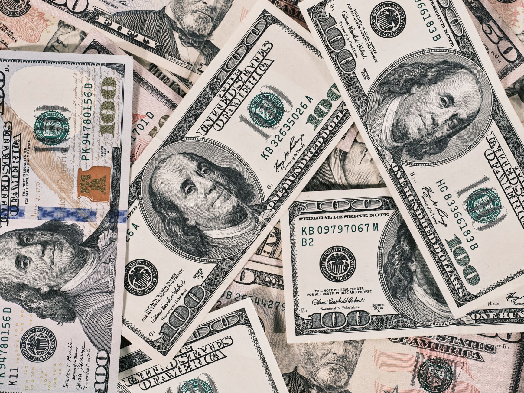 Dollar General vs Dollar Tree 2025: Which Is Actually Cheaper (We Checked 47 Items)