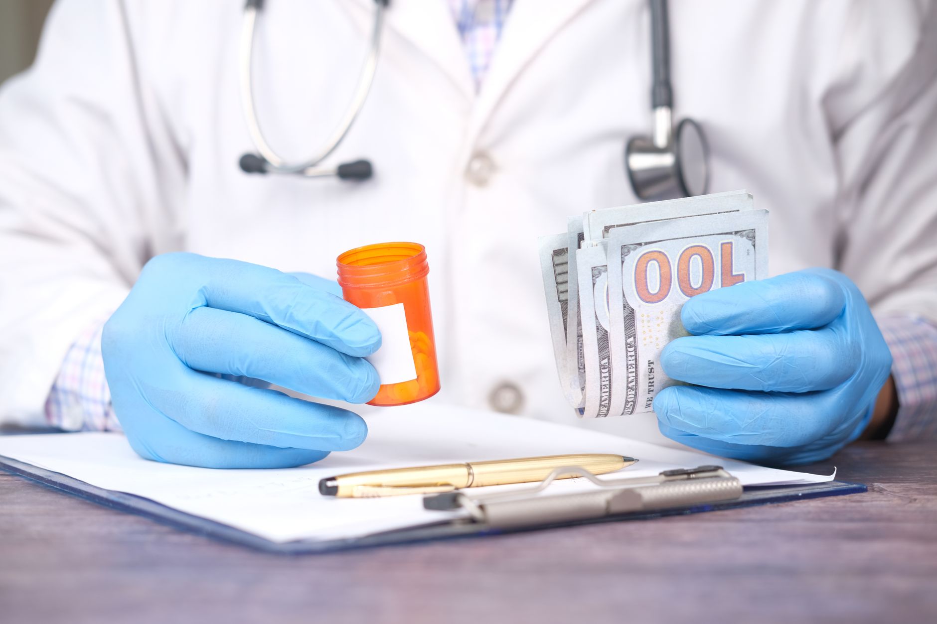 GoodRx vs Cost Plus Drugs: Which Saves You the Most Money on Prescriptions in 2025