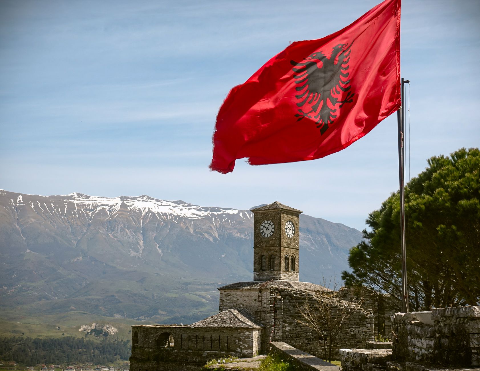 UNDERSTANDING IN ALBANIA  ANGER GROWS AGAINST THE GOVERNMENT FOR SUPPORTING A K
