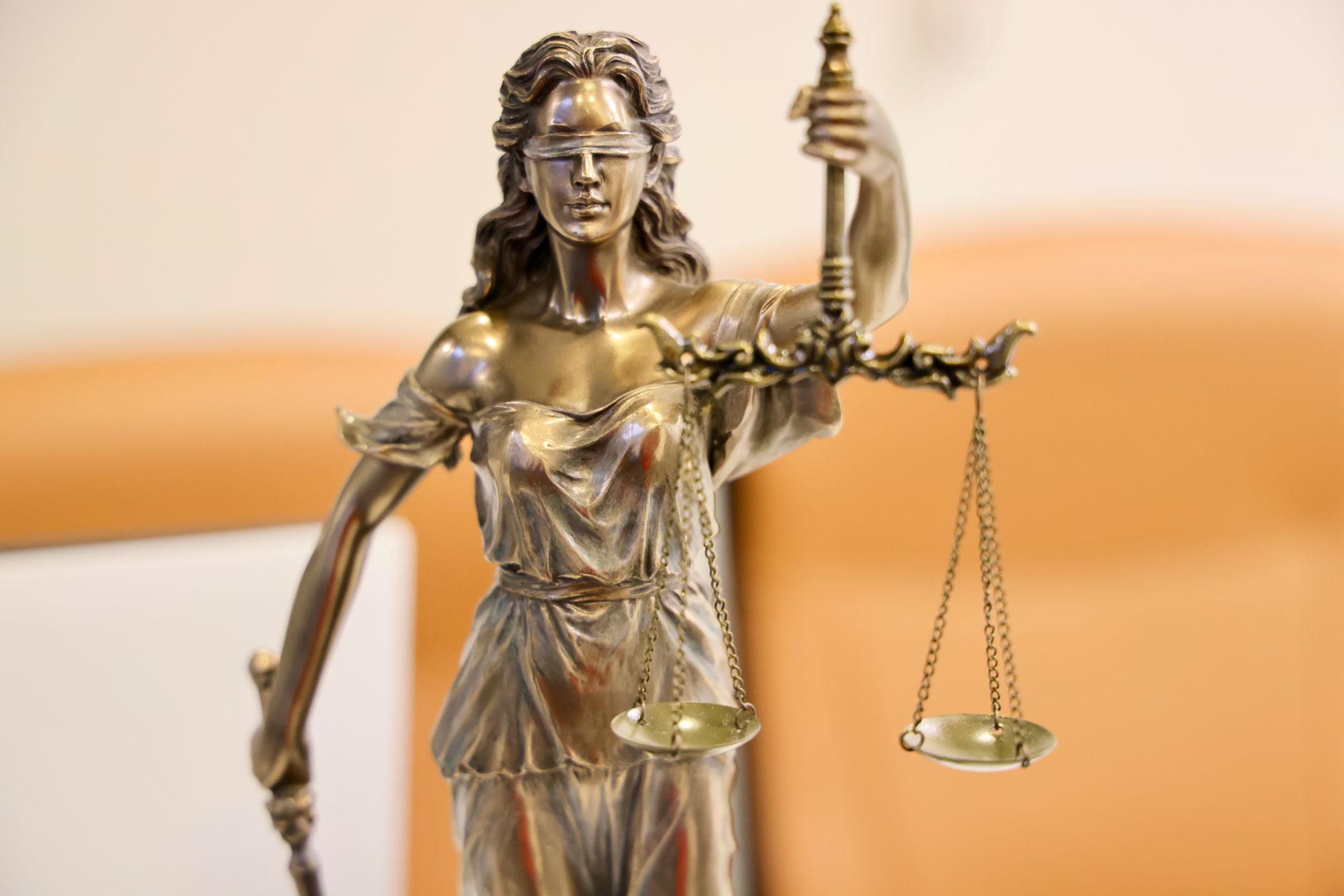 EXCLUSIVE: JUSTICE DEPT  APPROVES PARAMOUNT APOS S ACQUISITION OF WARNER BRO